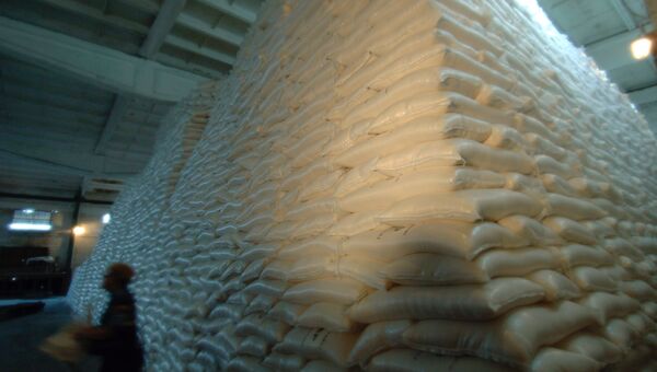 Более 720 тонн сахара из городского запаса поступит в магазины Москвы