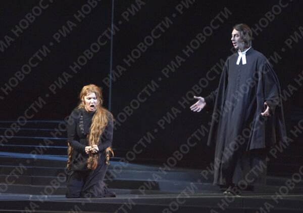 Анна Нетребко выступила в премьере оперы Г.Доницетти «Лючия ди Ламмермур» в Мариинском театре