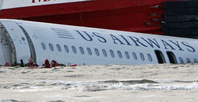 Пассажирский самолет Аэробус-320 упал в реку Гудзон в США