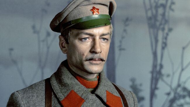 Актёр Михаил Ножкин в роли Рощина в фильме Хождение по мукам Актёр Михаил Ножкин в роли Рощина в фильме Хождение по мукам