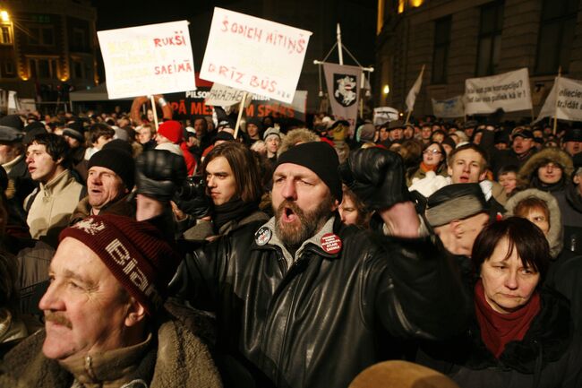 Массовая акция протеста оппозиции против кризиса в Риге