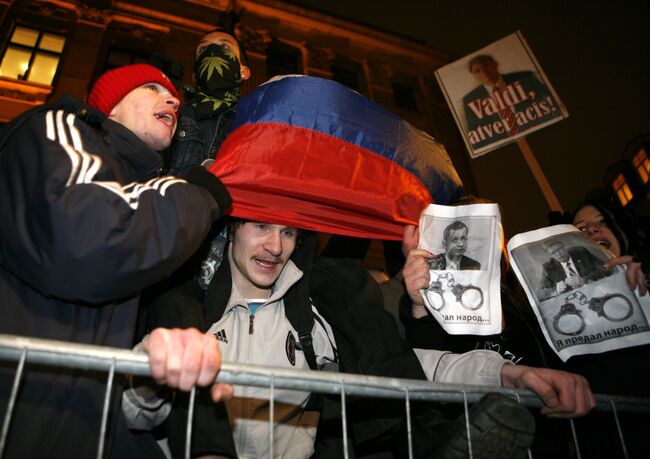 Массовая акция протеста оппозиции против кризиса в Риге