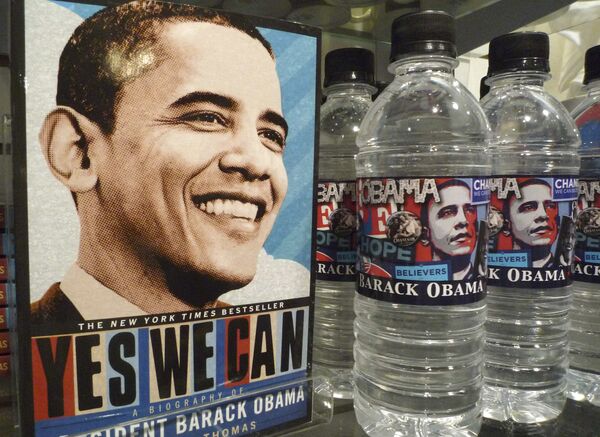 Бутылка воды с изображением нового президента США Барака Обамы
