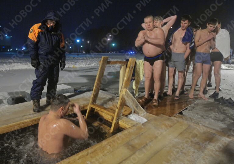 Крещенское купание в Останкинском пруду