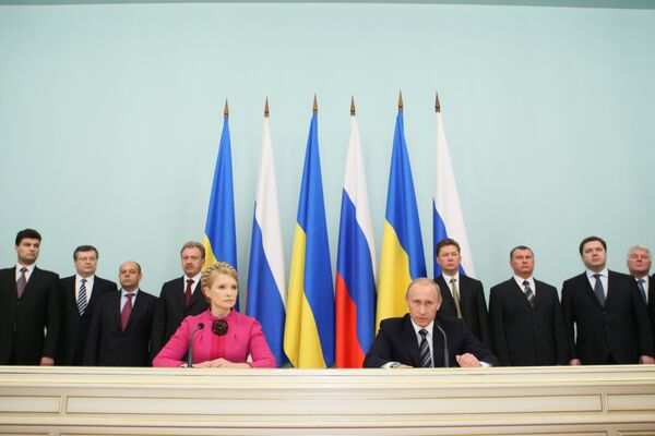 Нафтогаз и Газпром подписали соглашение о поставках и транзите газа 19 января после подключения к переговорному процессу премьеров Юлии Тимошенко и Владимира Путина
