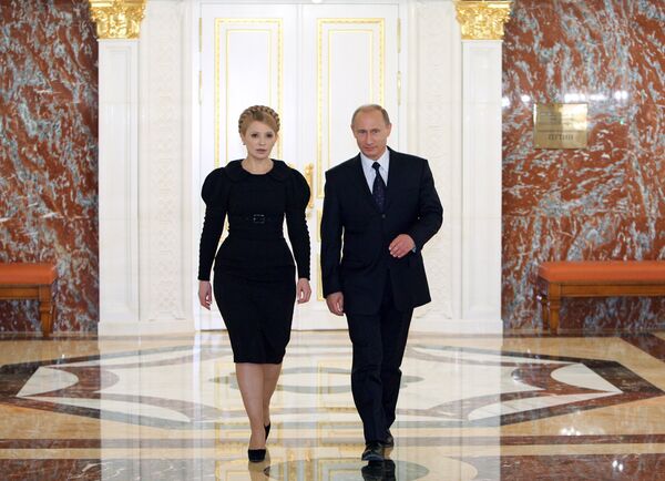 Владимир Путин и Юлия Тимошенко в Доме правительства. 18 января 2009 Владимир Путин и Юлия Тимошенко в Доме правительства. 18 января 2009