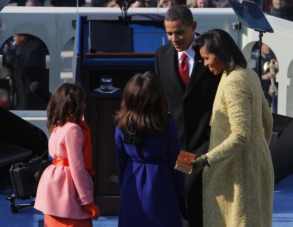 Барак Обама с семьей на церемонии инаугурации