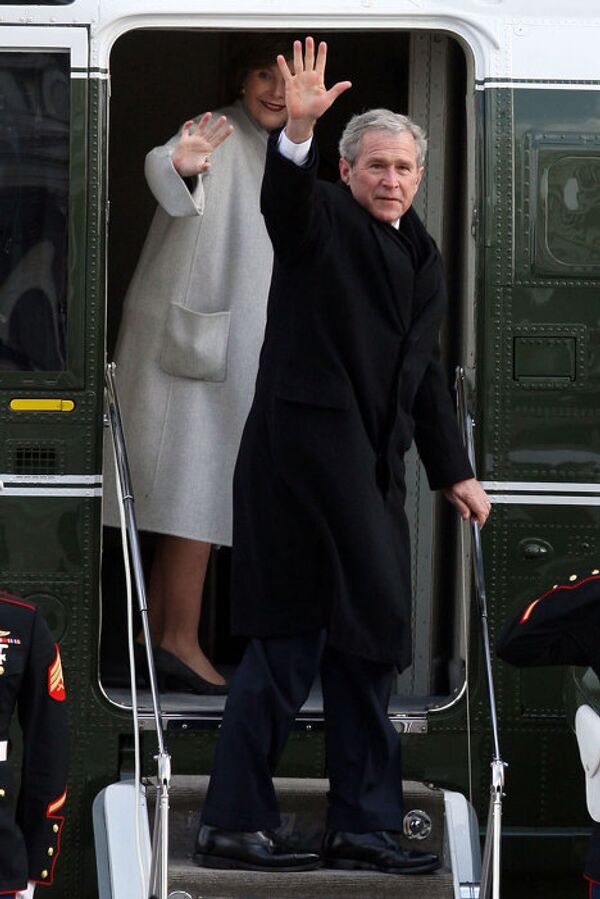 Бывший президент Джордж Буш с женой Лорой Буш