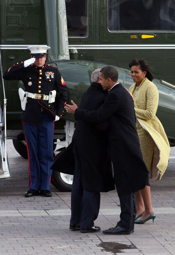 Президент Барак Обама с женой Мишель и бывший президент Джордж Буш
