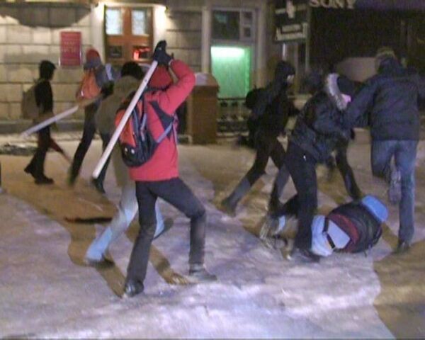 Протестующих анархистов избили в Новосибирске