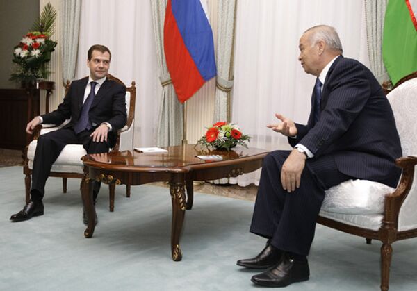Президент России Дмитрий Медведев и президент Узбекистана Ислам Каримов 