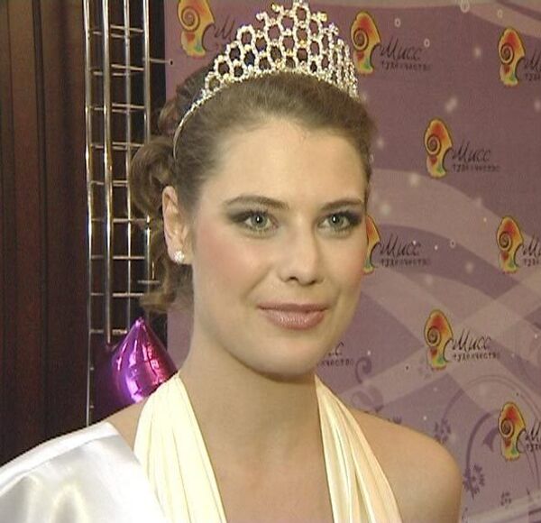 Мисс студенчество-2009 покорила жюри короткой юбкой