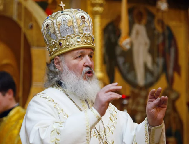 Местоблюститель Патриаршего престола митрополит Смоленский и Калининградский Кирилл во время Божественной литургии в Храме Христа Спасителя в день начала работы Поместного Собора Русской православной церкви
