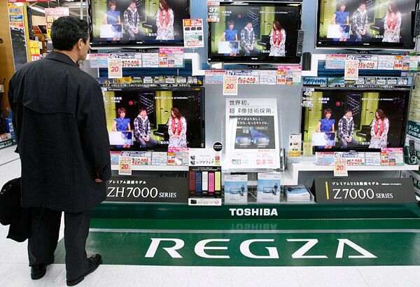 Бытовая техника Toshiba в магазане в Токио