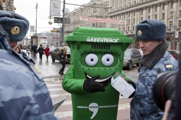 Герой экологического марафона Гринпис был задержан московской милицией