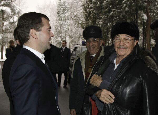 Президент России Д.Медведев принял лидера Кубы Рауля Кастро в резиденции Завидово
