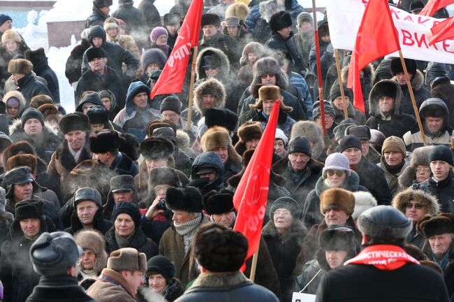 Около тысячи сторонников КПРФ собрались на митинг в центре Москвы