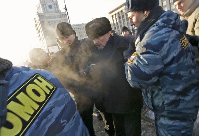 В центре Москвы задержан лидер национал-большевиков Эдуард Лимонов