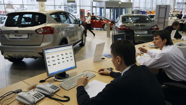 Продажи легковых машин в РФ в I квартале упали на 25%, до 293 тыс 