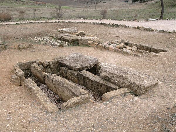 Археологи обнаружили уникальные сосуды в столице древней Македонии
