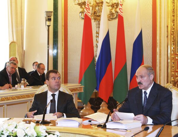 Д.Медведев и А.Лукашенко на заседании Высшего Государственного Совета Союзного государства России и Белоруссии в Кремле