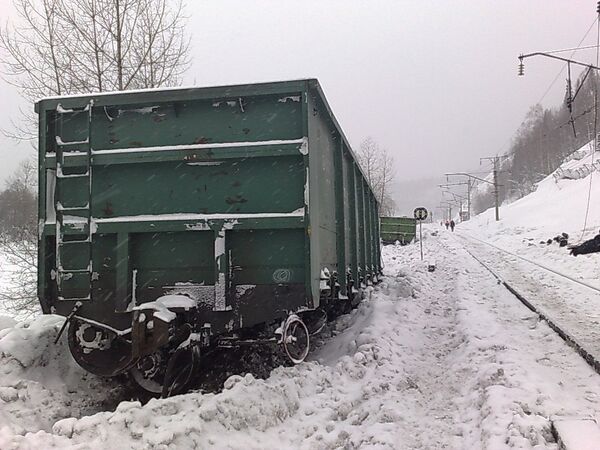 Движение четырех поездов отменено на Сахалине из-за снежных лавин