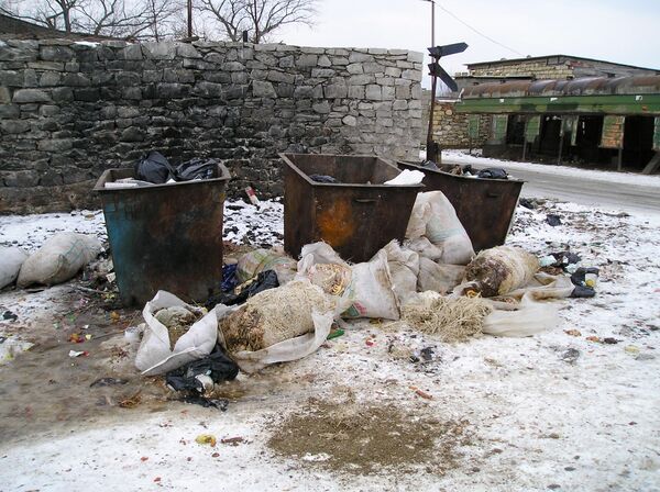 Владивосток завалило снегом и мусором