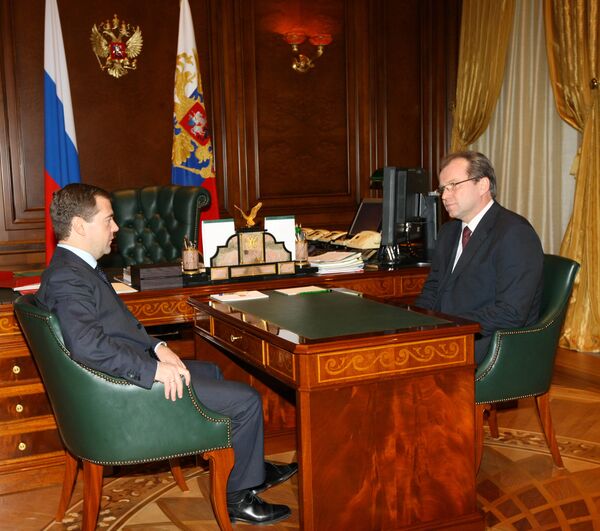 Президент России Д.Медведев провел встречу с полпредом президента в Госдуме РФ Гарри Минхом