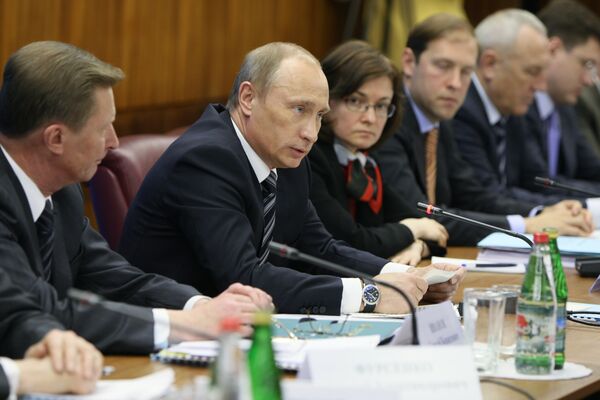 Премьер-министр РФ Владимир Путин провел в субботу рабочее совещание по экономическим вопросам
