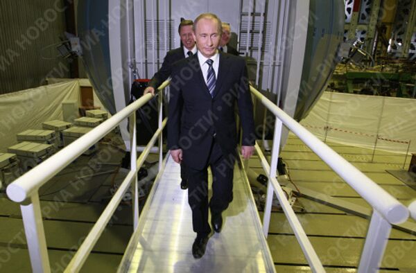 Премьер-министр РФ Владимир Путин посетил Российскую самолетостроительную корпорацию МиГ