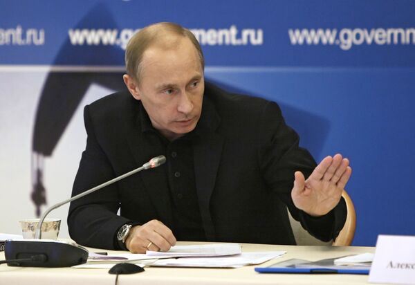 Премьер-министр РФ Владимир Путин провел совещание во Дворце культуры города Кириши