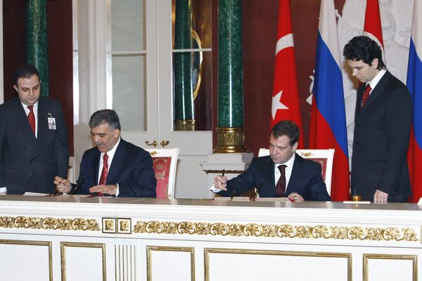 Подписание совместных документов по итогам российско-турецких переговоров Кремле