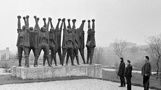 11 апреля отмечается международный день освобождения узников нацистских концлагерей, напоминающий человечеству об этих фабриках смерти 11 апреля отмечается международный день освобождения узников нацистских концлагерей, напоминающий человечеству об этих фабриках смерти