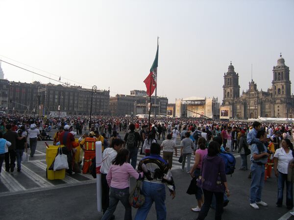 Площадь в Мехико. Архив