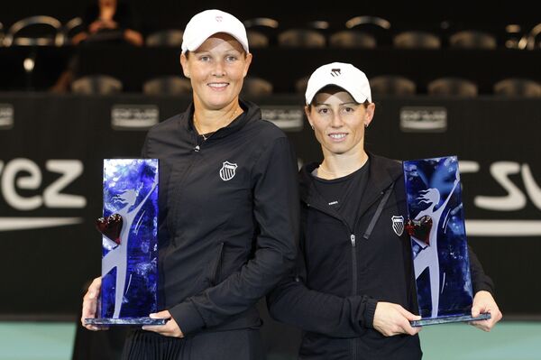 Теннисистки Лизель Хубер и Кара Блэк (слева направо)