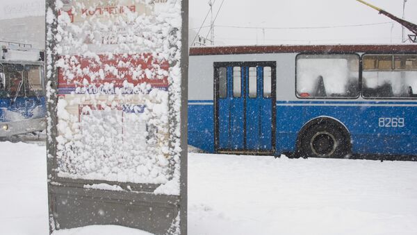 Водители автобусов, троллейбусов и трамваев в Москве переоделись в зимнюю форму