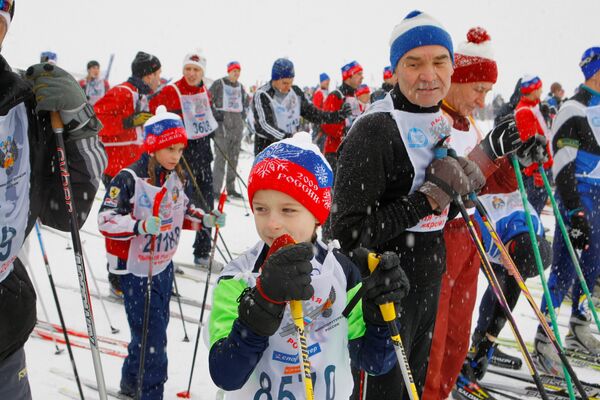 Участники лыжной гонки в Подмосковье. Архив.