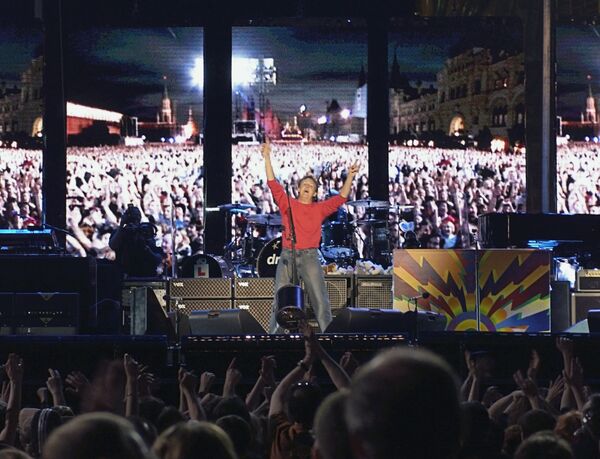 Пол Маккартни во время концерта на Красной площади в Москве 