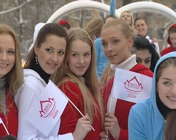 Претендентки на титул Мисс Россия-2009: первый выход – на лед