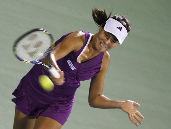 Ана Иванович в матче против Алисы Клейбановой на турнире в Дубае