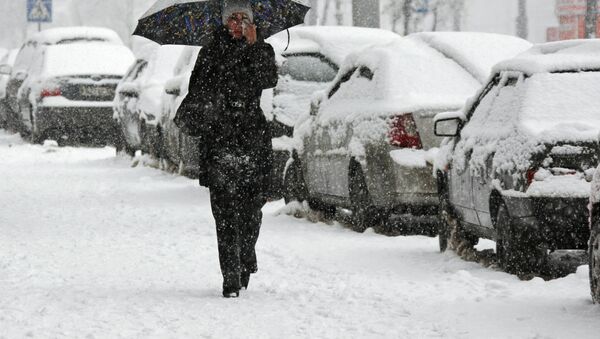Снег будет идти в Москве как минимум до полудня