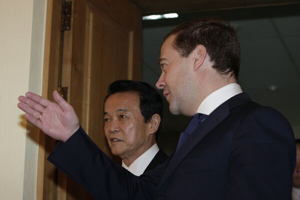 Дмитрий Медведев и Таро Асо во время встречи в Южно-Сахалинске