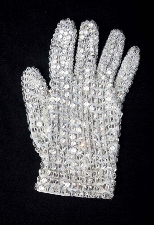 Перчатка Майкла Джексона продана в Нью-Йорке за $350 тыс