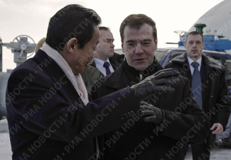Д.Медведев и Т.Асо на тенкере-газовозе Гранд Анива на Сахалине