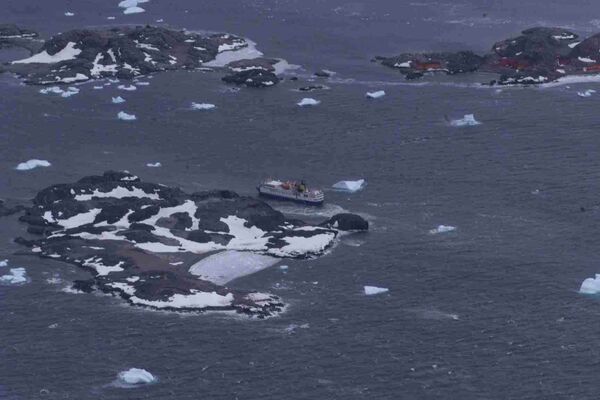Аппарат опустился в океан близ Антарктиды