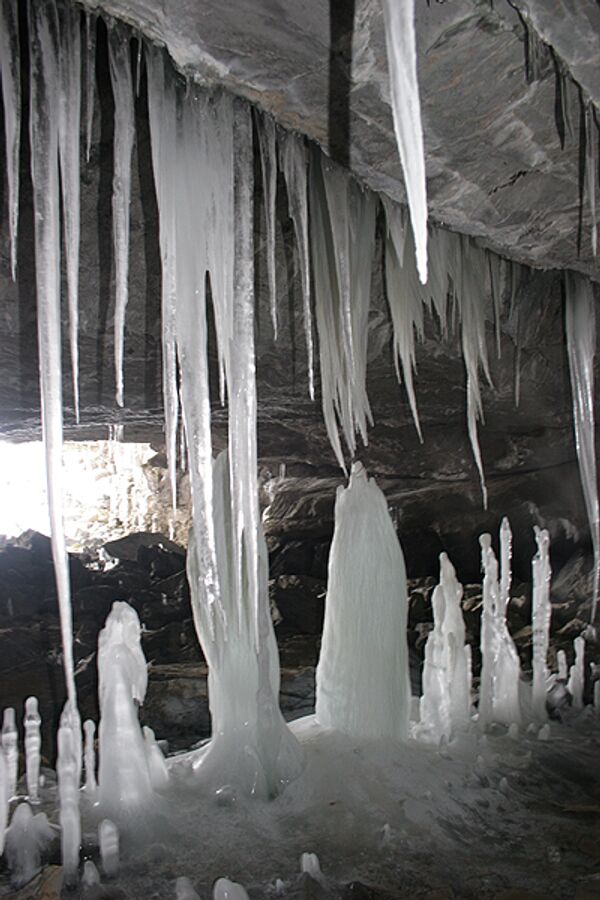 Азасская пещера на юге Кузбасса, где обнаружены следы снежного человека