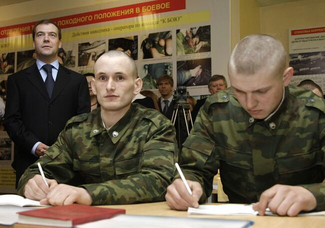 Дмитрий Медведев в учебном центре подготовки младших специалистов танковых войск