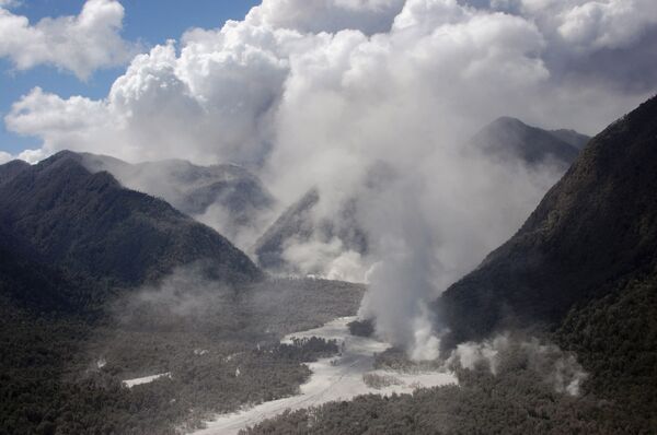 На Аляске началось извержение вулкана Редобт