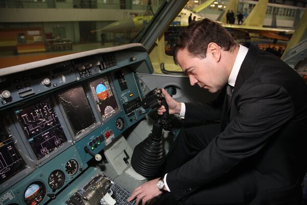 Президент России Дмитрий Медведев посетил Иркутский авиационный завод