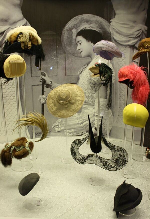Выставка шляп в лондонском музее Виктории и Альберта